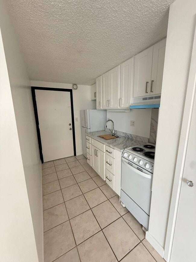 Photo - Studio w/ Parking For Rent – Convenient Urban Living in the Heart of Honolulu Unit 604