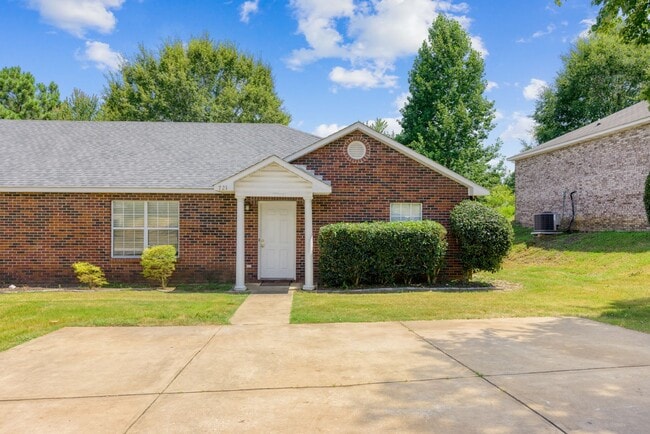 Building Photo - Now Available! 3 Bed 3 Bath Duplex