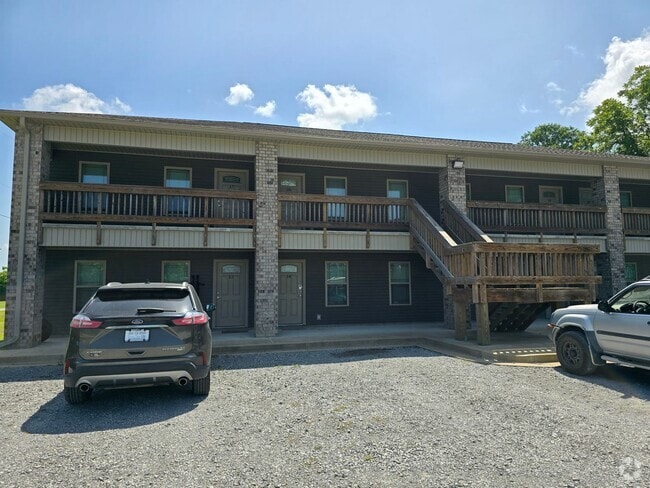 Building Photo - Studio Apartment in Newport Unit #17