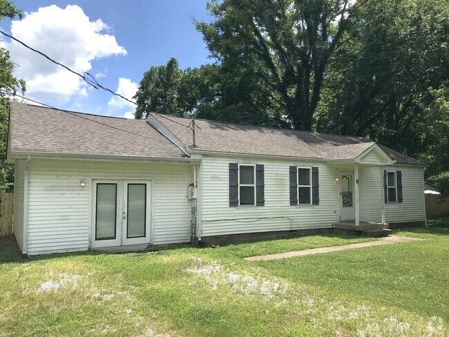 Building Photo - Great 3 Bedroom 2 Full Bath Home in Murfre...