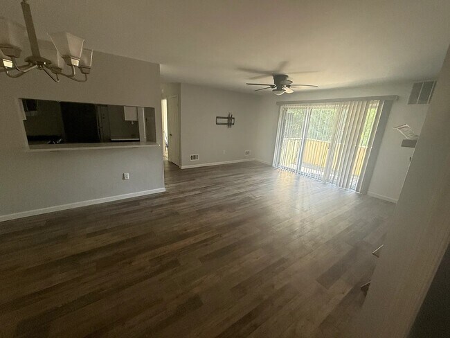 Photo - 215 Hickory Ct Unidad Hickory ct