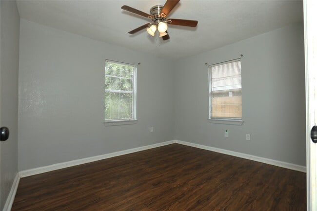 Photo - 713 S Valderas St