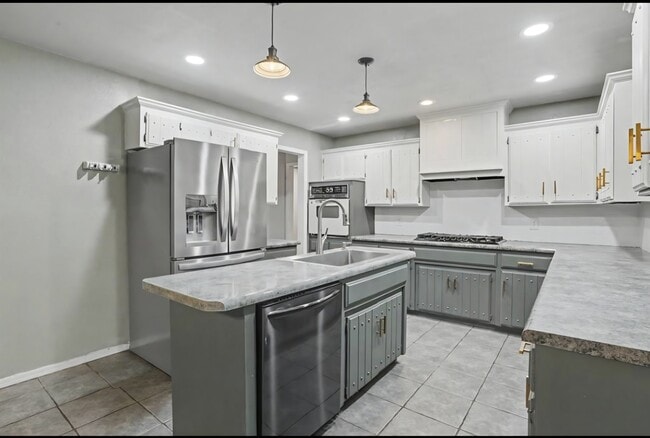 Kitchen - 2112 Bentham Pl