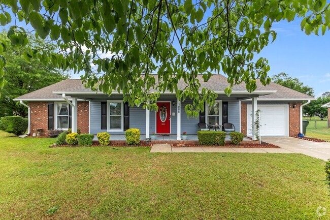 Building Photo - Updated 3 Bed, 2 Bath Home with Fenced Yard