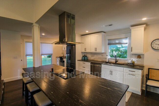 Photo - 1121 Parkway Dr