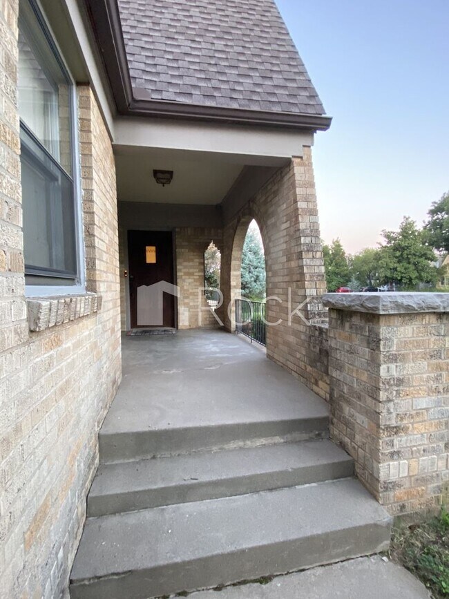 Photo - 2 Bedroom 2 Bathroom plus Bonus Room with ALL Appliances Included