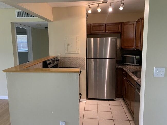 Building Photo - 9105 SW 137th Ter Unit G Rental