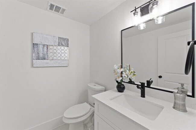 Photo - 1207 Cavalcade St Unidad B