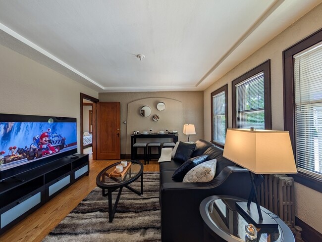 Photo - 1726 East Linnwood Avenue Apartments Unit 4