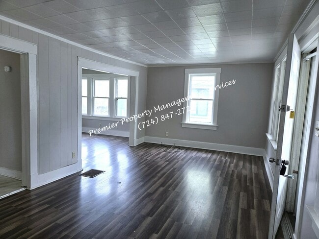 Photo - 201 Mills Way