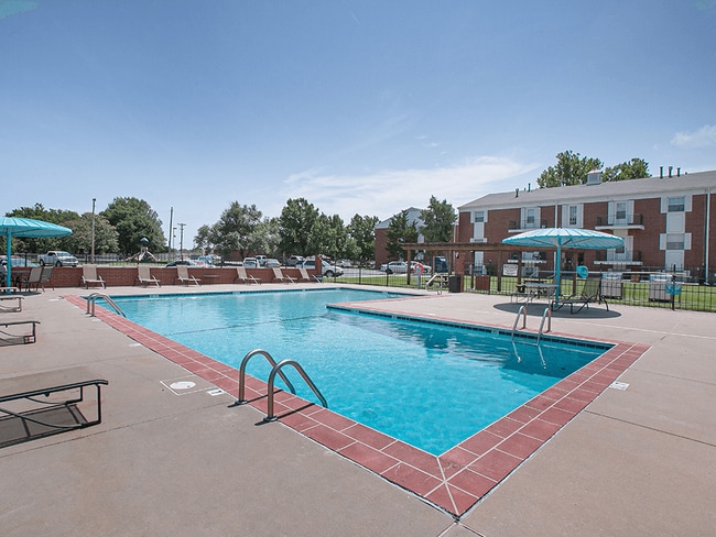 Swimming Pool & Sundeck - Indian Hills Apartment Homes