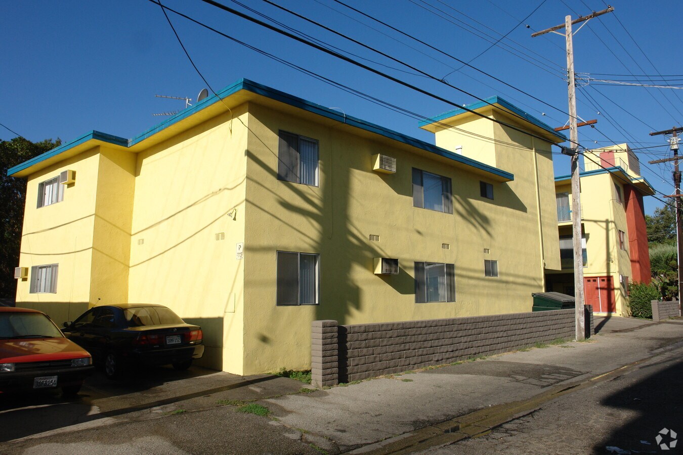 Photo - Regency Arms Apartments