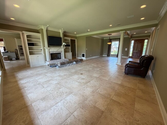Photo - 1073 Waters Edge Cir