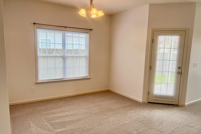 Photo - 990 Ashland Way
