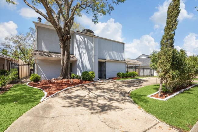 Building Photo - 3302 Chris Dr