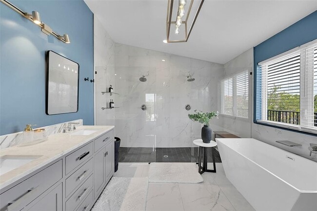 Photo - 640 NE 17th Way