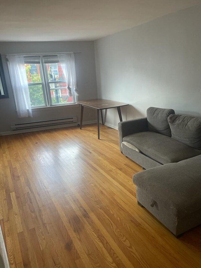 Building Photo - 335 3rd St Unit 2