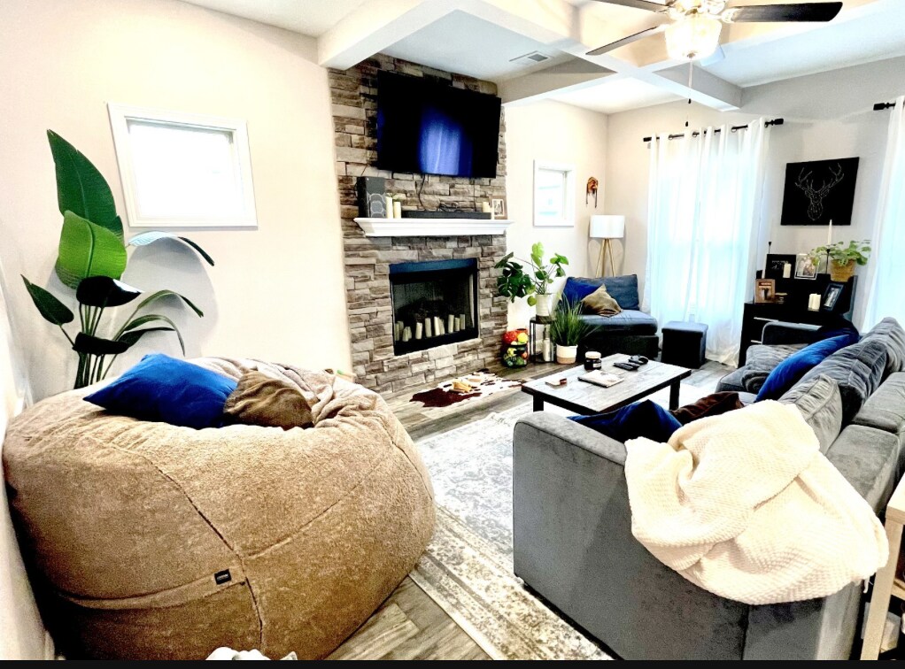 Photo - Beautiful open concept home in Autumn Creek!