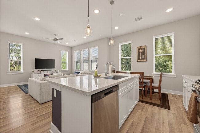 Building Photo - 6744 Del Rio St