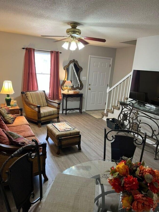 Photo - 279b S Herlong Ave Townhome