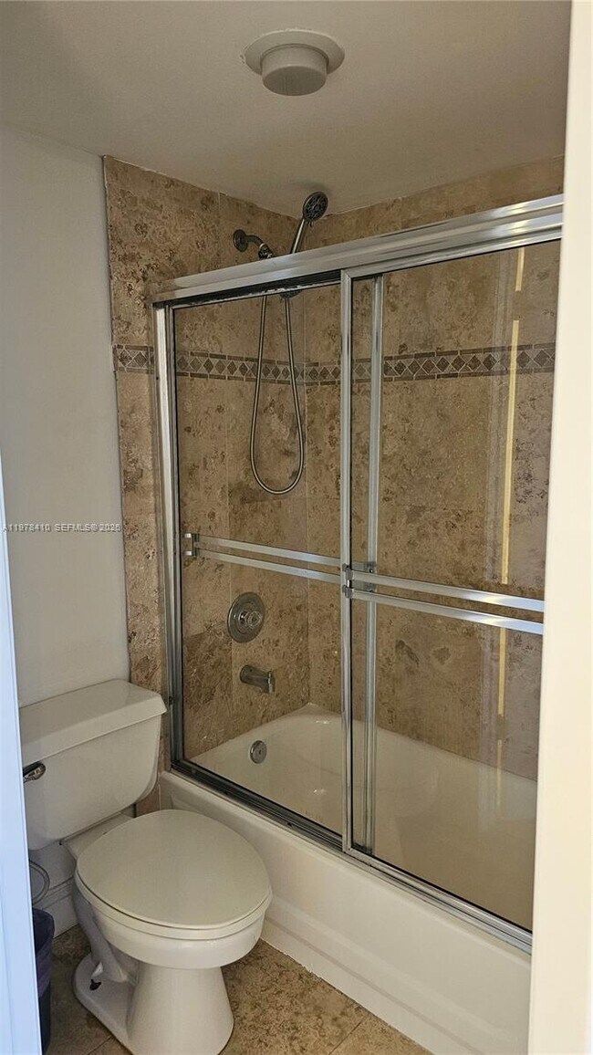 Photo - 2351 Douglas Rd Unidad 801