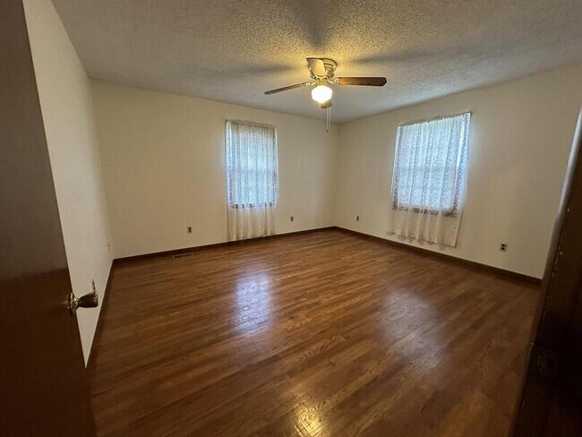 Photo - 1110 E 1600 Rd