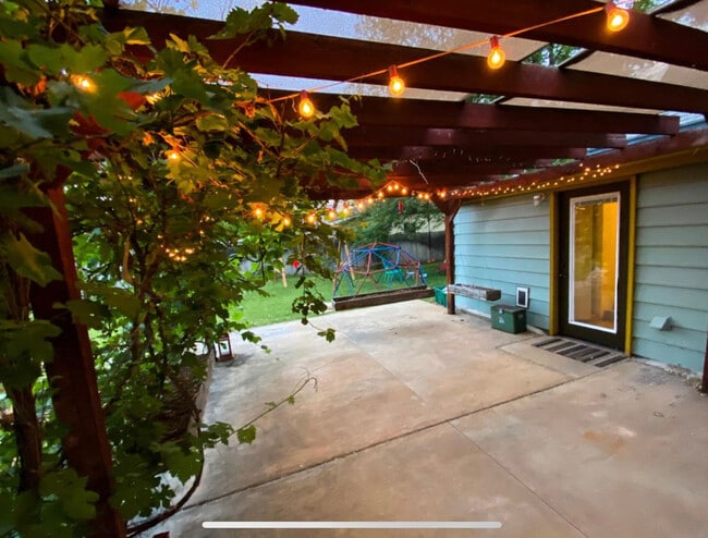 Photo - 136 S Maple St