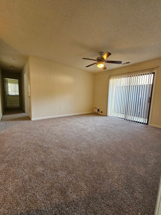 Photo - Wood Glen Apartments