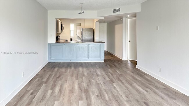 Building Photo - 8040 N Colony Cir Unit 201 Rental