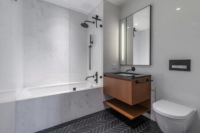 476 Broadway Unit 10-C