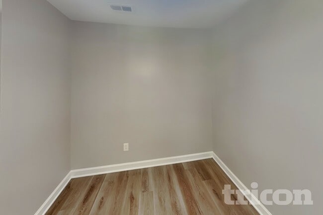 Photo - 253 Aershire Ct