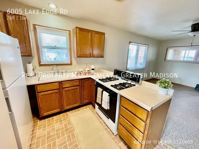 Cozy 2 Bed Home with Lake Waubesa Access!