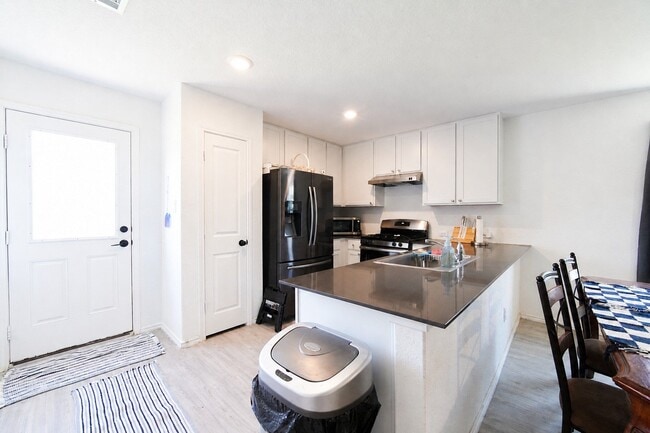 Photo - 9209 Luciano Pl