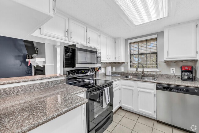 2BR, 2BA - 1100SF - Santa Fe Condo Apartments