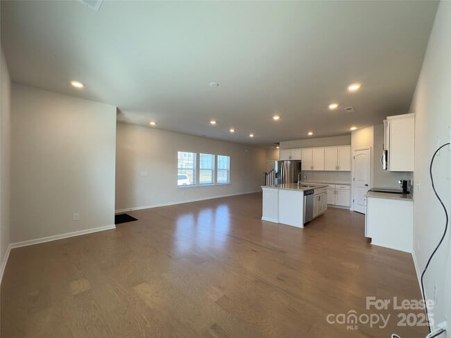 Photo - 403 Wescott St