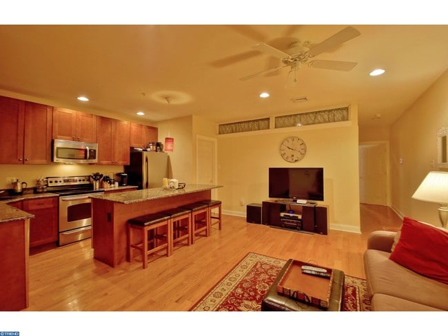 Building Photo - 6 S Strawberry St Unit 3 Rental