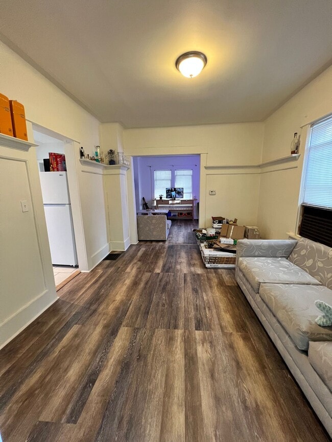 Living area - 185 Elmwood Ave