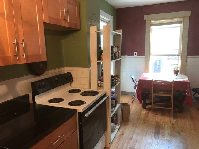 Building Photo - 126 Glenville Ave Unit 2