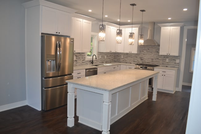 Photo - 5581 E Main St