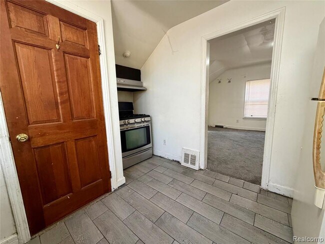 Photo - 6120 Middlesex St