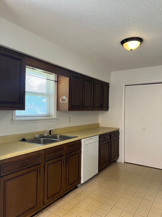 3809-3811 College View Drive