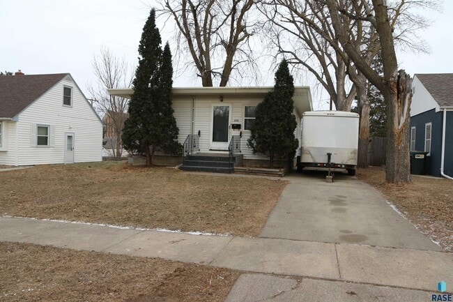 Building Photo - 2416 S Glendale Ave