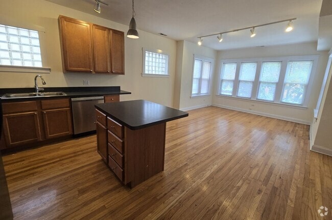 Building Photo - 4926 N Albany Ave Unit 2N Rental