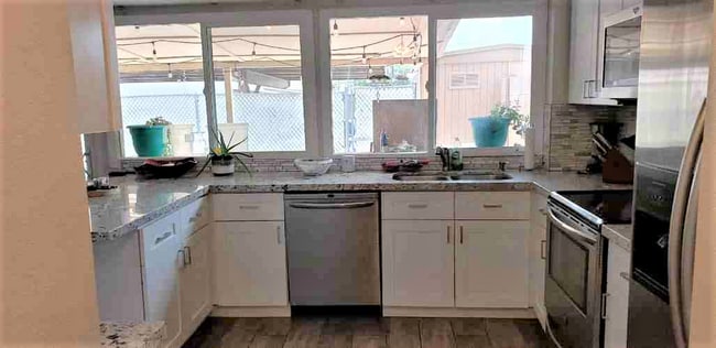 Kitchen - 4923 N Granite Reef Rd