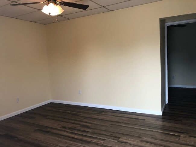 Sala de estar - 1620 Glen Ave Unidad 1620 Lower
