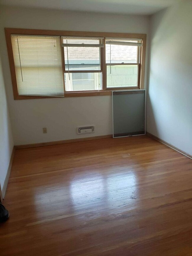 First bedroom - 4324 York Ave S