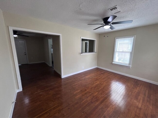 Photo - 7918 Woodlyn Rd