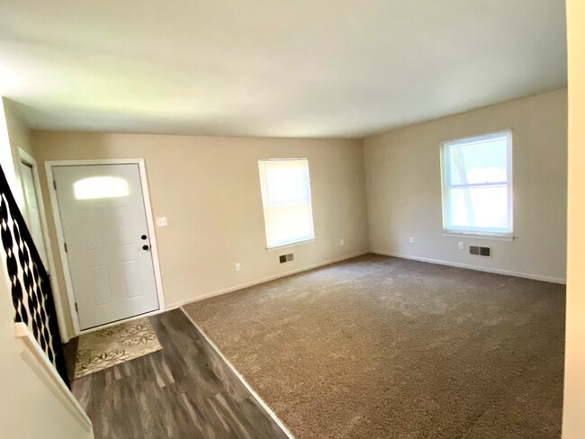 Spacious Living Room - 2146 Washtenaw Ave