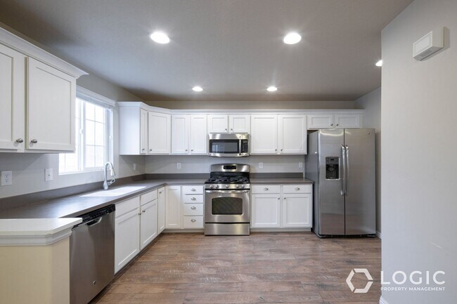 Photo - 692 W Chase Ln