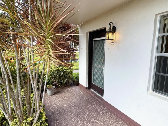 Photo - 984 Normandy Ln